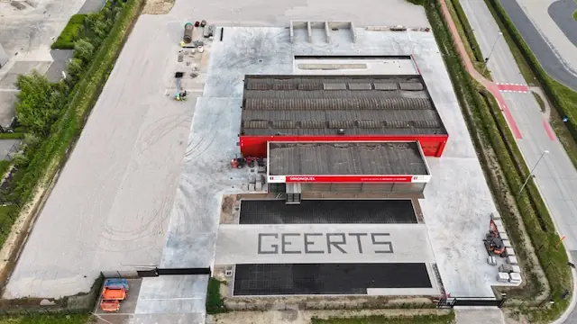 Luchtfoto van het magazijn aan de Ten Bergstraat in Willebroek
